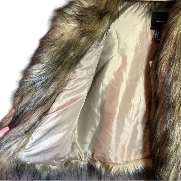 NWT! Forever 21 faux fur vest - Picture 8 of 9